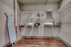 Luxury Downtown Dallas Stay by Amyfinehouse