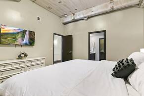 Luxury Downtown Dallas Stay by Amyfinehouse