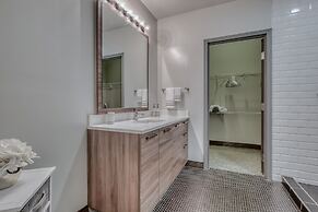 Luxury Downtown Dallas Stay by Amyfinehouse