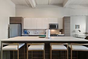 Luxury Downtown Dallas Stay by Amyfinehouse