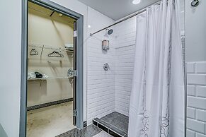 Luxury Downtown Dallas Stay by Amyfinehouse