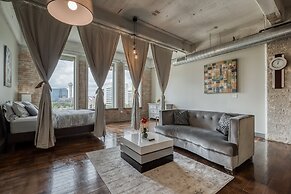 Luxury Downtown Dallas Stay by Amyfinehouse
