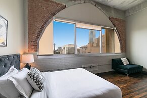 Luxury Downtown Dallas Stay by Amyfinehouse