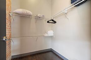 Luxury Downtown Dallas Stay by Amyfinehouse