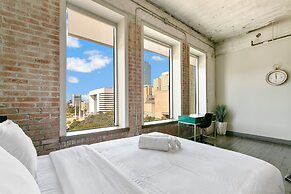 Luxury Downtown Dallas Stay by Amyfinehouse