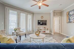 Modern Uptown Dallas Stay by Amyfinehouse