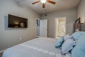 Modern Uptown Dallas Stay by Amyfinehouse