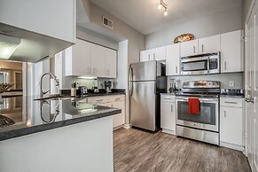 Modern Uptown Dallas Stay by Amyfinehouse