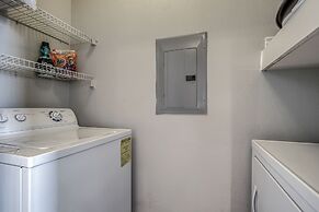 Modern Uptown Dallas Stay by Amyfinehouse