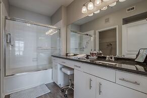 Modern Uptown Dallas Stay by Amyfinehouse