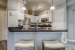 Modern Uptown Dallas Stay by Amyfinehouse