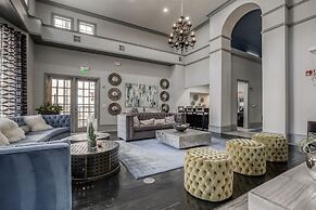 Modern Uptown Dallas Stay by Amyfinehouse