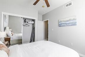 Modern Uptown Dallas Stay by Amyfinehouse