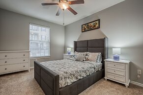 Modern Uptown Dallas Stay by Amyfinehouse