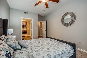 Modern Uptown Dallas Stay by Amyfinehouse