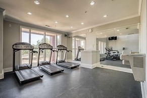 Modern Uptown Dallas Stay by Amyfinehouse