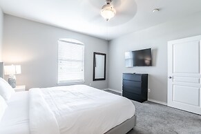 Modern Uptown Dallas Stay by Amyfinehouse