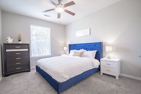 Modern Uptown Dallas Stay by Amyfinehouse