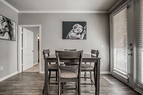 Modern Uptown Dallas Stay by Amyfinehouse