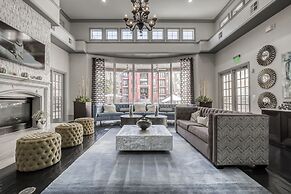 Modern Uptown Dallas Stay by Amyfinehouse