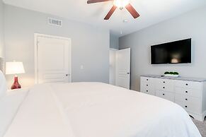 Modern Uptown Dallas Stay by Amyfinehouse