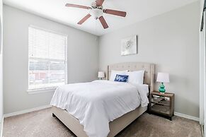 Modern Uptown Dallas Stay by Amyfinehouse