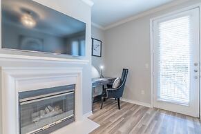 Modern Uptown Dallas Stay by Amyfinehouse