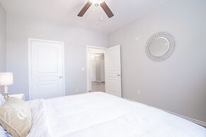 Modern Uptown Dallas Stay by Amyfinehouse