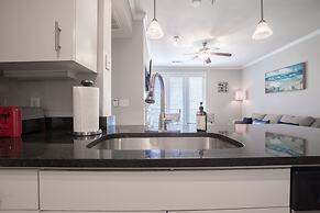 Modern Uptown Dallas Stay by Amyfinehouse