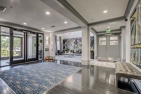 Modern Uptown Dallas Stay by Amyfinehouse