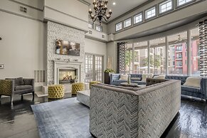 Modern Uptown Dallas Stay by Amyfinehouse
