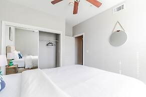 Modern Uptown Dallas Stay by Amyfinehouse