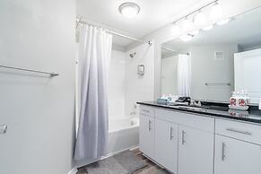 Modern Uptown Dallas Stay by Amyfinehouse