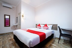 Super OYO 2285 Art Guest House Syariah