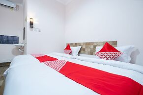 Super OYO 2285 Art Guest House Syariah