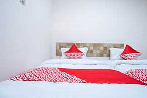 Super OYO 2285 Art Guest House Syariah