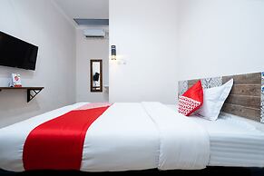 Super OYO 2285 Art Guest House Syariah