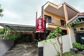 Super OYO 2285 Art Guest House Syariah