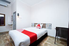 Super OYO 2285 Art Guest House Syariah