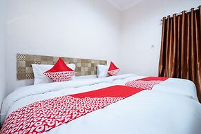 Super OYO 2285 Art Guest House Syariah
