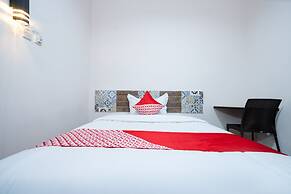 Super OYO 2285 Art Guest House Syariah