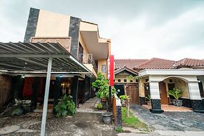 Super OYO 2285 Art Guest House Syariah