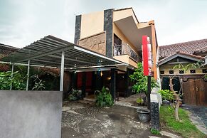 Super OYO 2285 Art Guest House Syariah