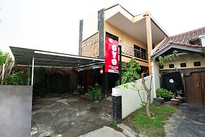 Super OYO 2285 Art Guest House Syariah