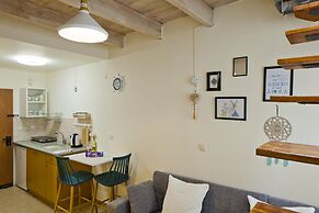 Stylish flat at Rothschild boulevard