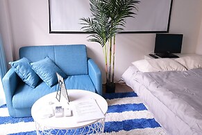 Local Nishijin Apartment