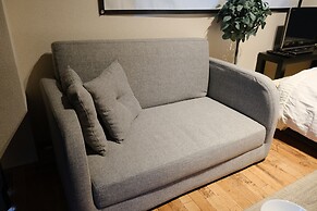 Local Nishijin Apartment