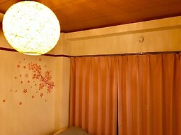 Local Nishijin Apartment