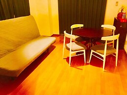 Local Nakasu Apartment