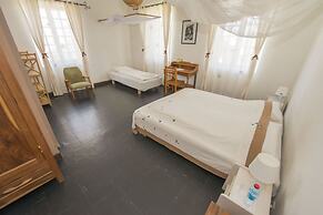 Lovasoa CCCC - Hostel